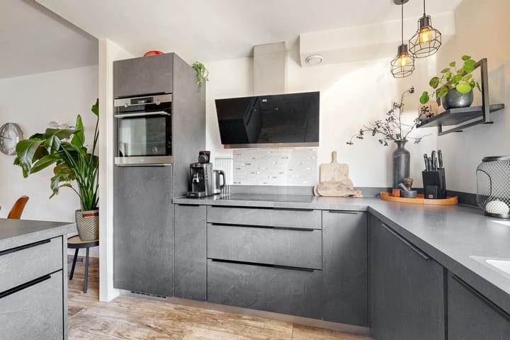 Tussenwoning te koop: Waalstraat 1B, Alphen Aan Den Rijn