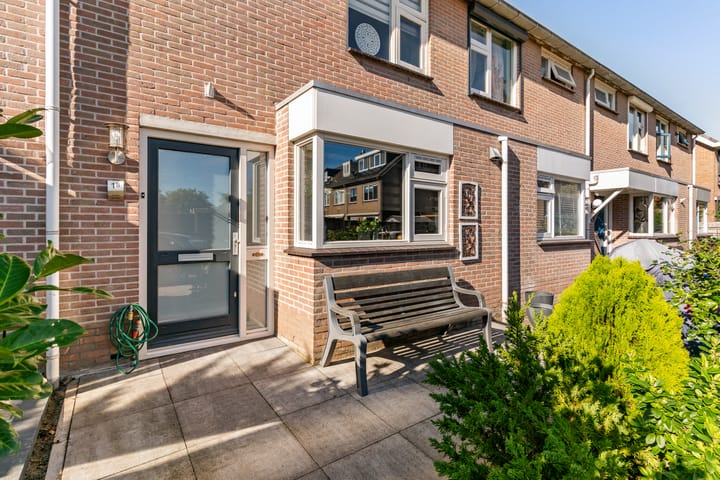 Tussenwoning te koop: Waalstraat 1B, Alphen Aan Den Rijn