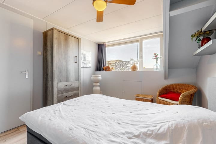 Tussenwoning te koop: Waalstraat 1B, Alphen Aan Den Rijn