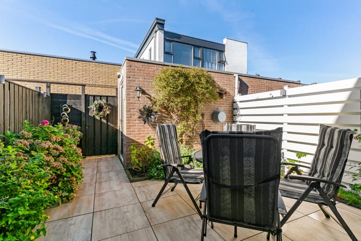 Tussenwoning te koop: Waalstraat 1B, Alphen Aan Den Rijn
