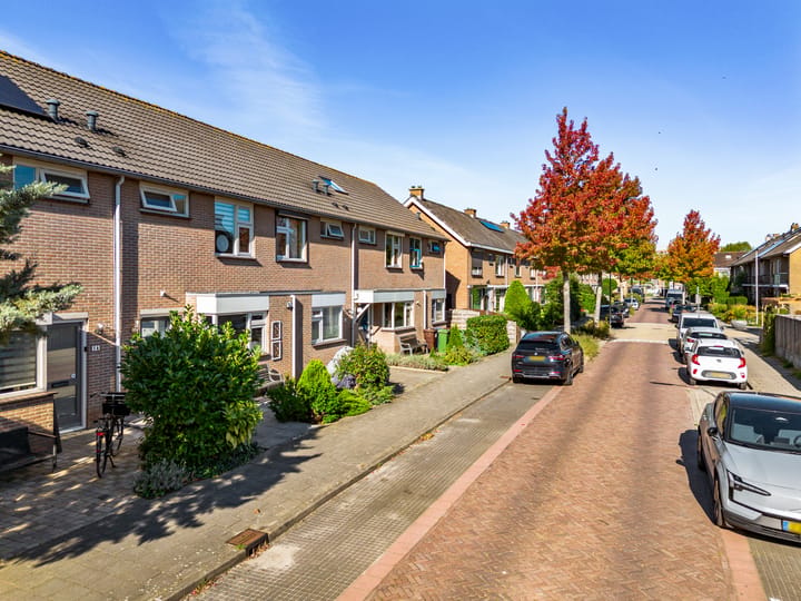 Tussenwoning te koop: Waalstraat 1B, Alphen Aan Den Rijn