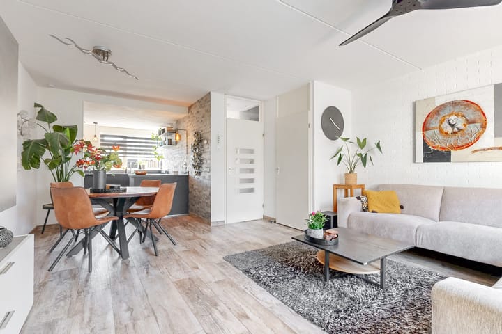 Tussenwoning te koop: Waalstraat 1B, Alphen Aan Den Rijn