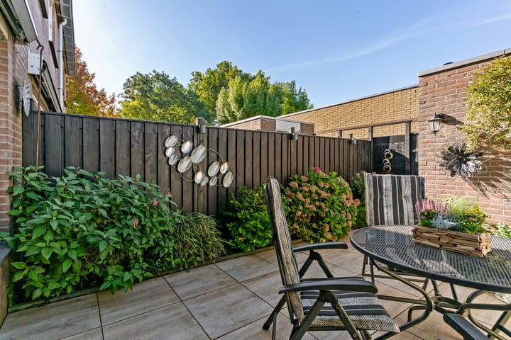Tussenwoning te koop: Waalstraat 1B, Alphen Aan Den Rijn