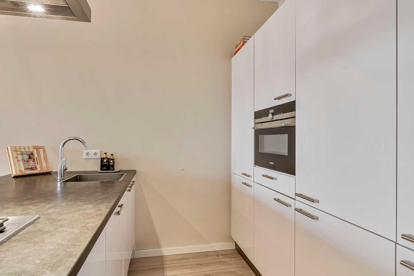 Photo 14 of Emmaplein 89