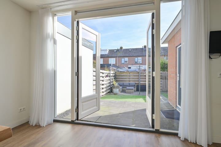 Tussenwoning te koop: Irenestraat 12, Wilnis