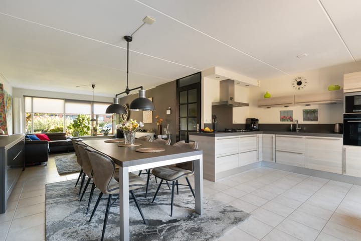 Tussenwoning te koop: Chico Mendesring 318, Dordrecht