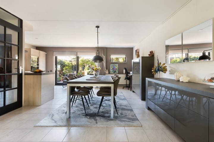 Tussenwoning te koop: Chico Mendesring 318, Dordrecht