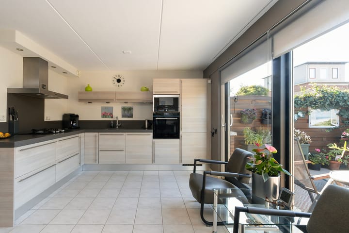 Tussenwoning te koop: Chico Mendesring 318, Dordrecht