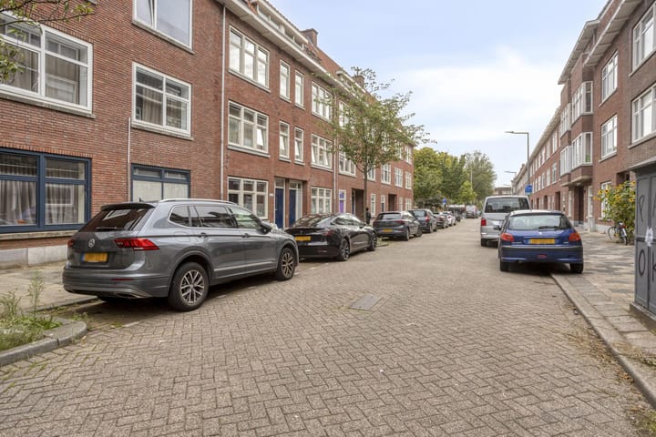Photo 2 of Moerkerkestraat 4-B