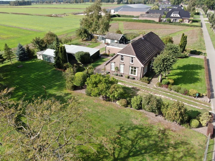 Twee-onder-één-kap te koop: Oosterveldsestraat 136, Emmen