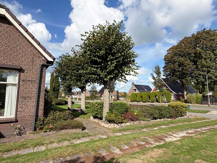 Twee-onder-één-kap te koop: Oosterveldsestraat 136, Emmen