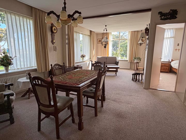 Twee-onder-één-kap te koop: Oosterveldsestraat 136, Emmen