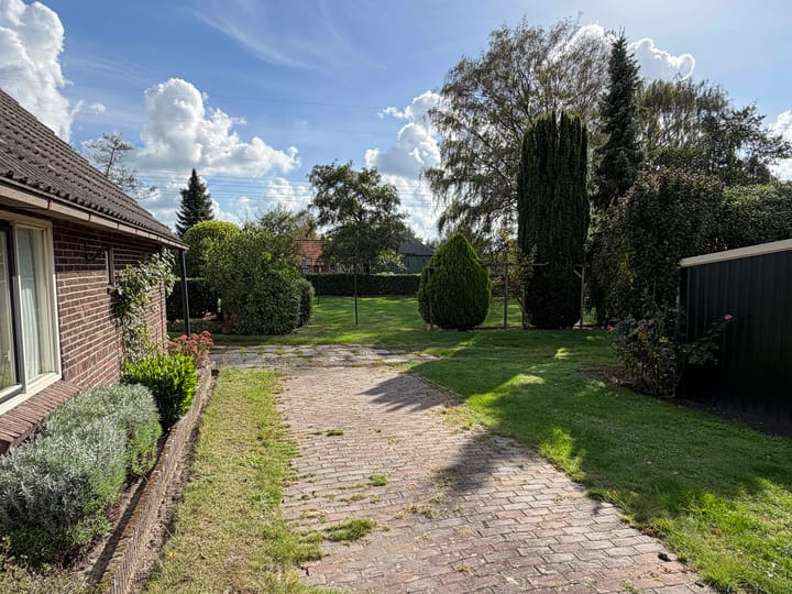 Twee-onder-één-kap te koop: Oosterveldsestraat 136, Emmen