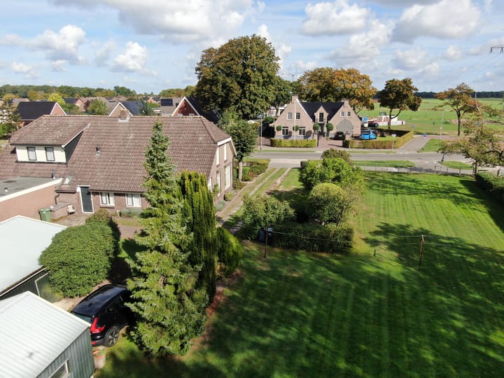 Twee-onder-één-kap te koop: Oosterveldsestraat 136, Emmen