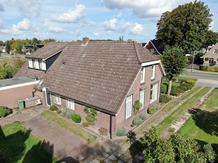 Twee-onder-één-kap te koop: Oosterveldsestraat 136, Emmen