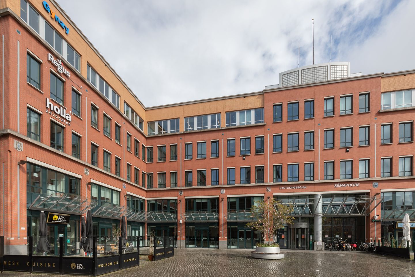 View photo 3 of Stationsplein 91-105