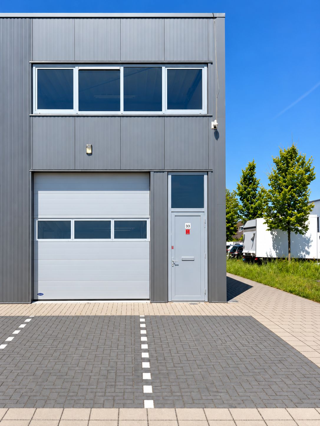 View photo 1 of Newtonstraat 33