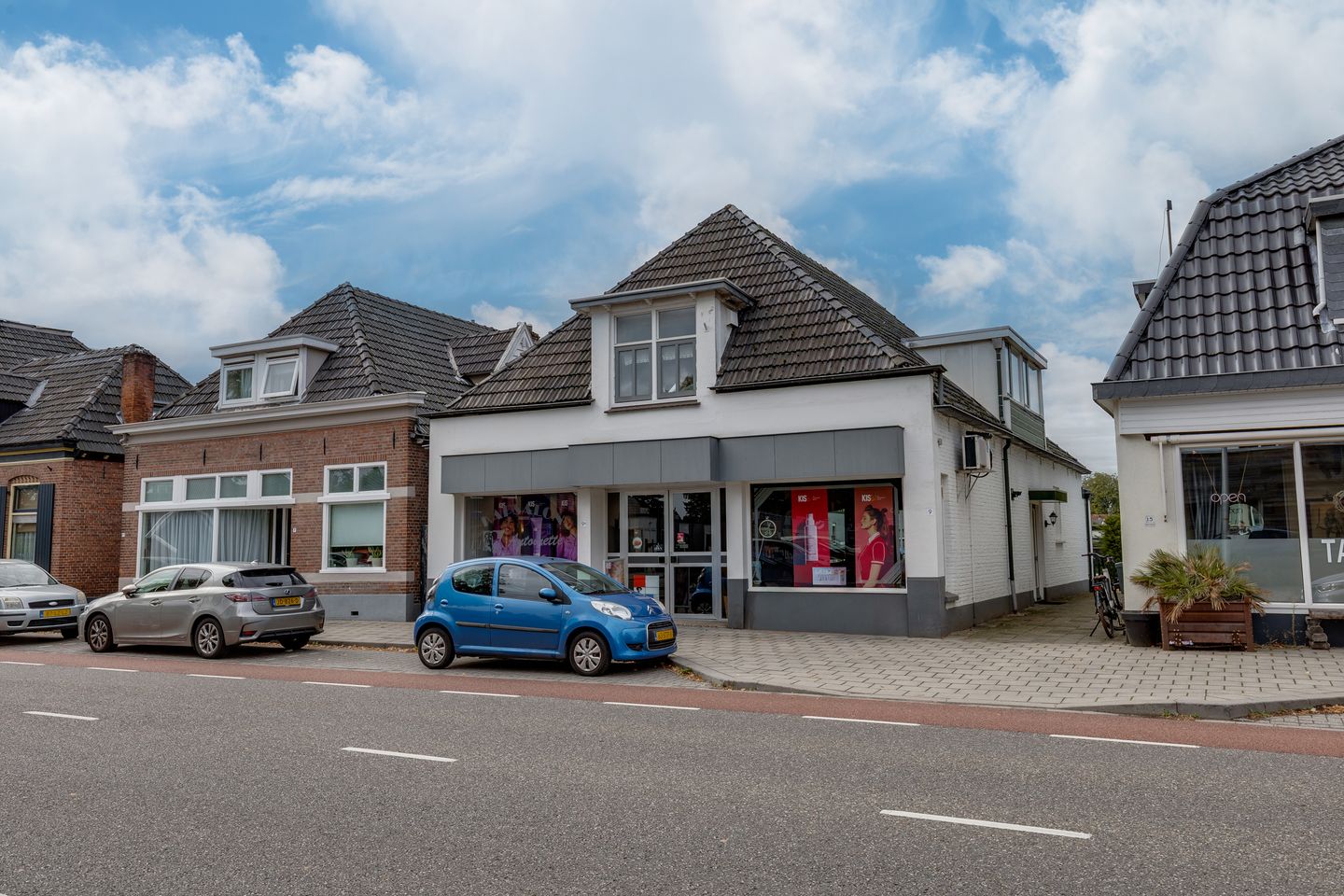 View photo 2 of Vredensestraat 9