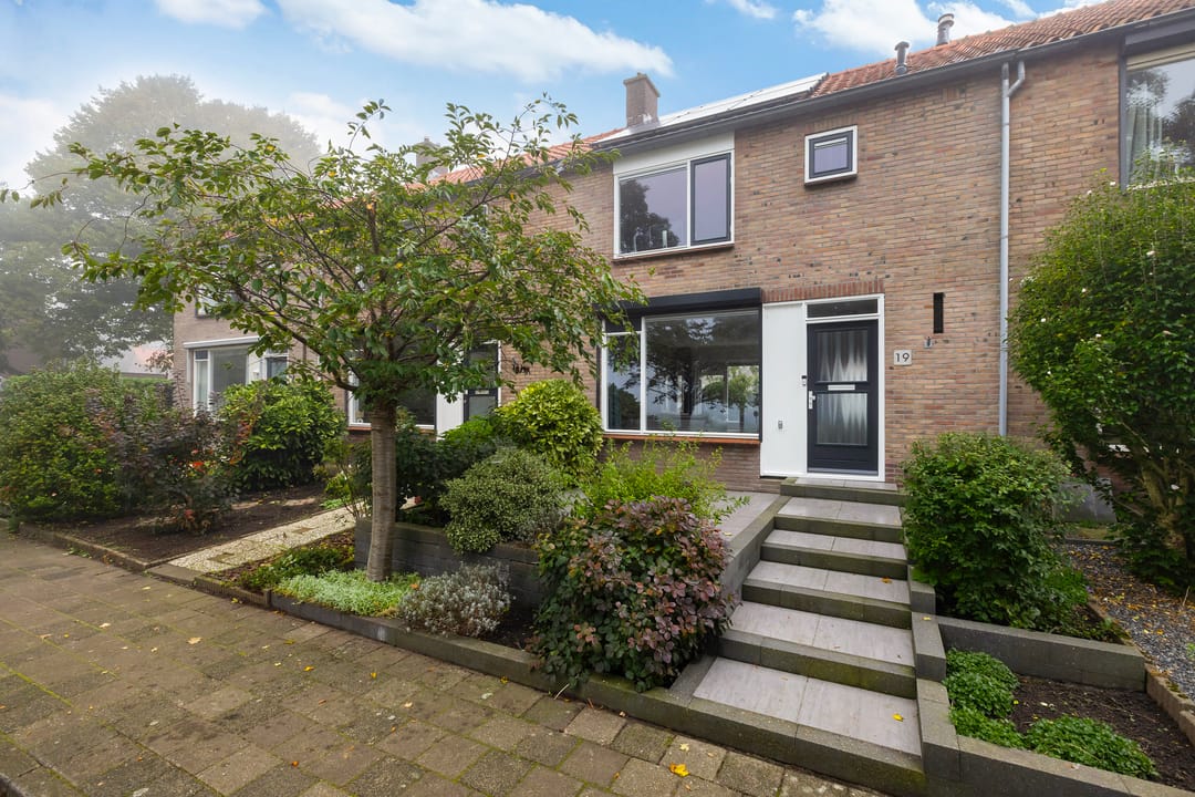 Photo 1 of van der Doeslaan 19