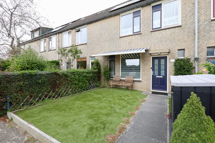 Tussenwoning te koop: Marter 106, Hellevoetsluis