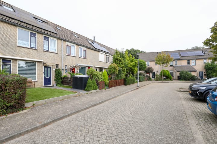 Tussenwoning te koop: Marter 106, Hellevoetsluis