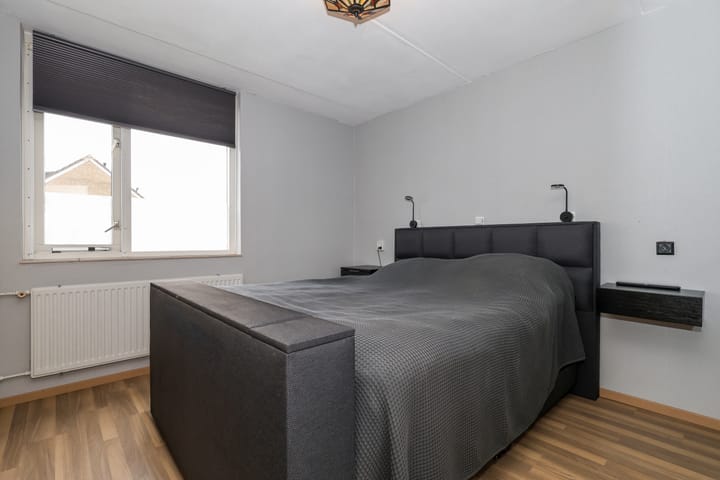 Tussenwoning te koop: Marter 106, Hellevoetsluis
