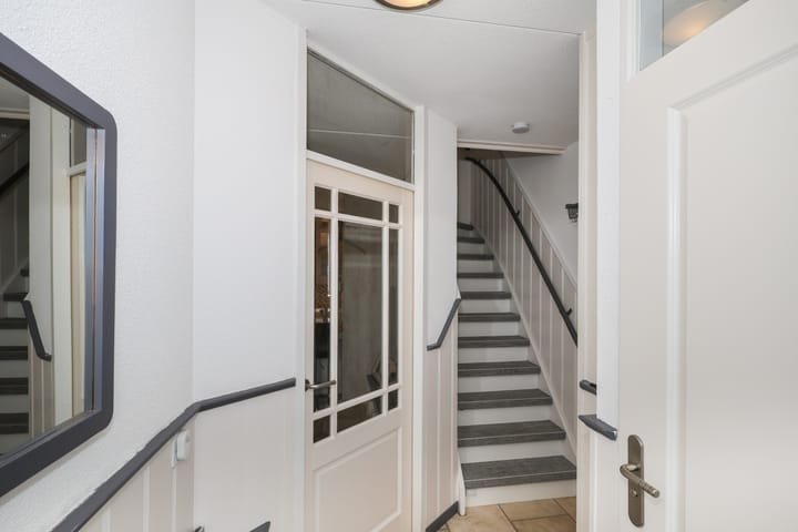 Tussenwoning te koop: Marter 106, Hellevoetsluis