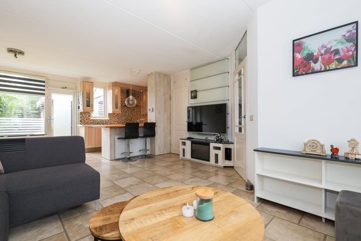 Tussenwoning te koop: Marter 106, Hellevoetsluis