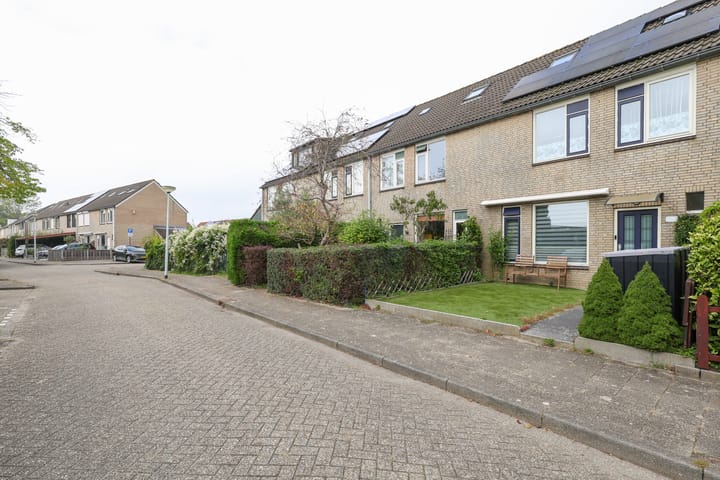 Tussenwoning te koop: Marter 106, Hellevoetsluis