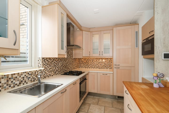 Tussenwoning te koop: Marter 106, Hellevoetsluis