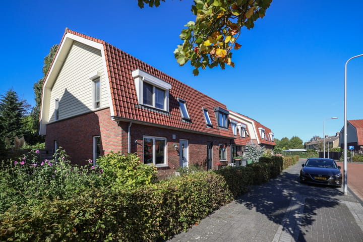 Hoekwoning te koop: Vlinderslag 32, Oostvoorne