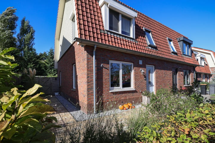 Hoekwoning te koop: Vlinderslag 32, Oostvoorne