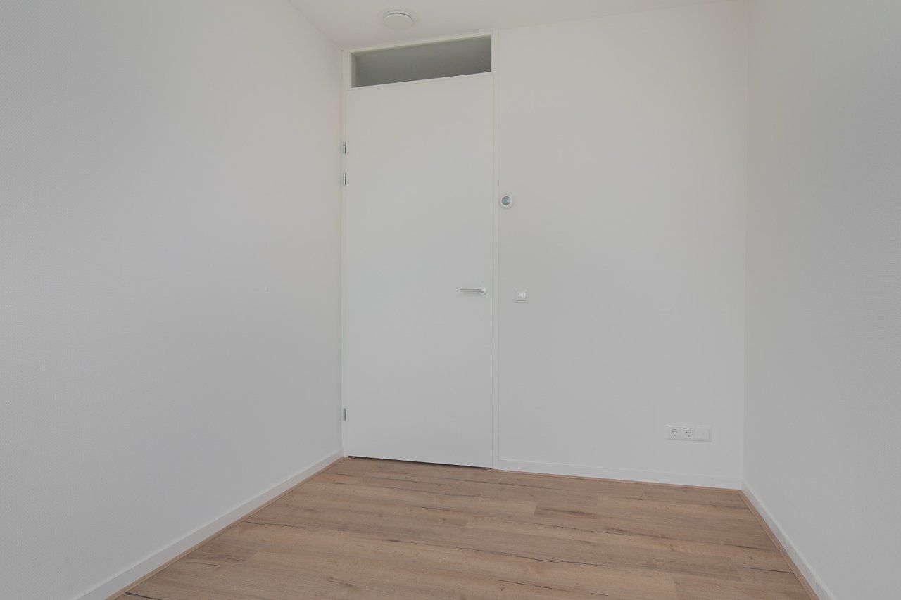 Photo 12 of Leemhorststraat 165