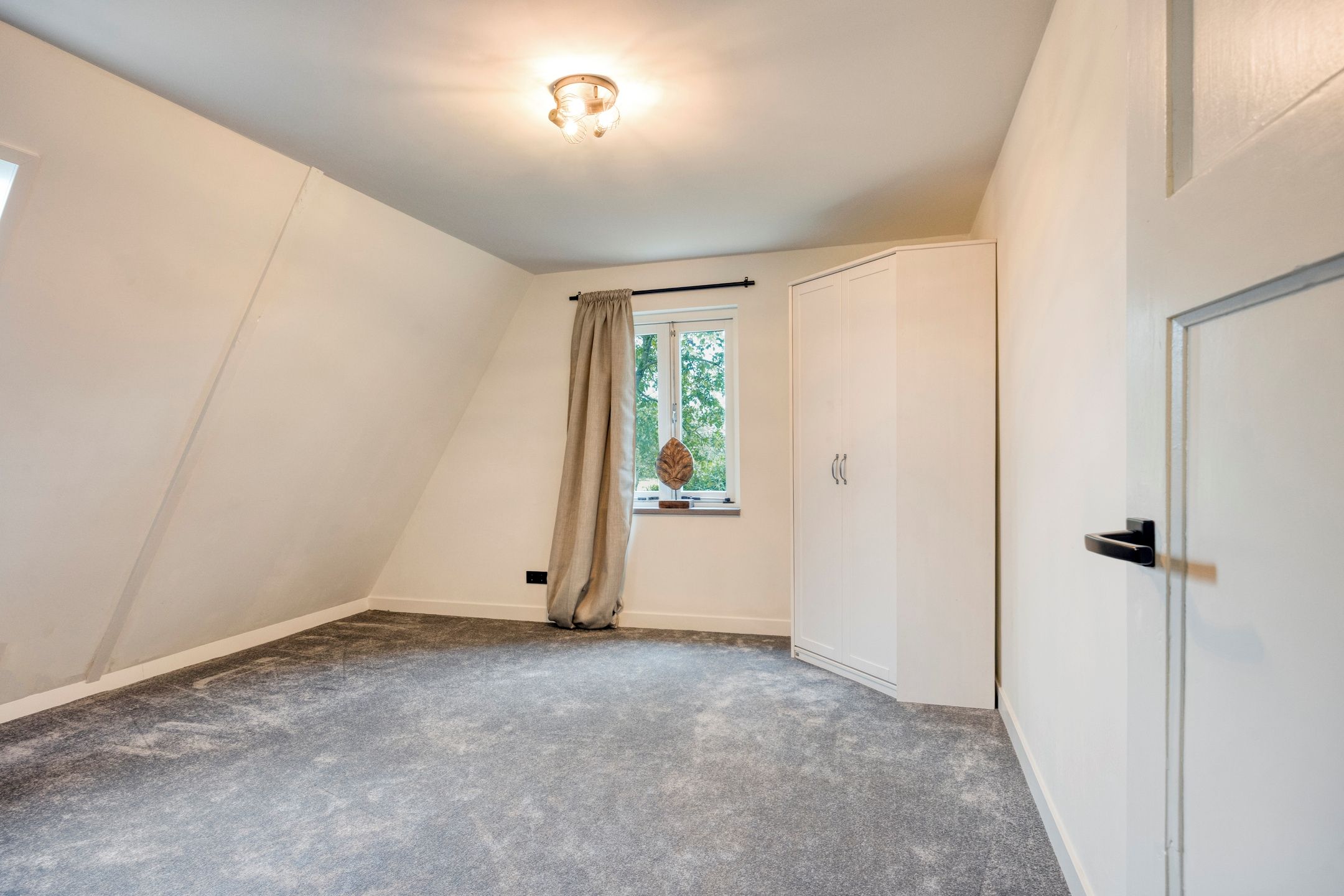 Photo 42 of Spoorstraat 5