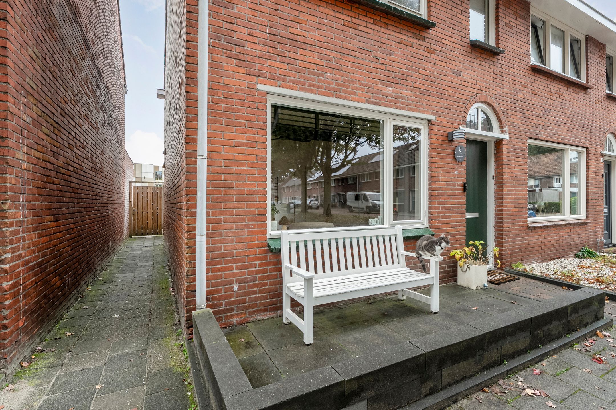 Photo 42 of Leliestraat 8