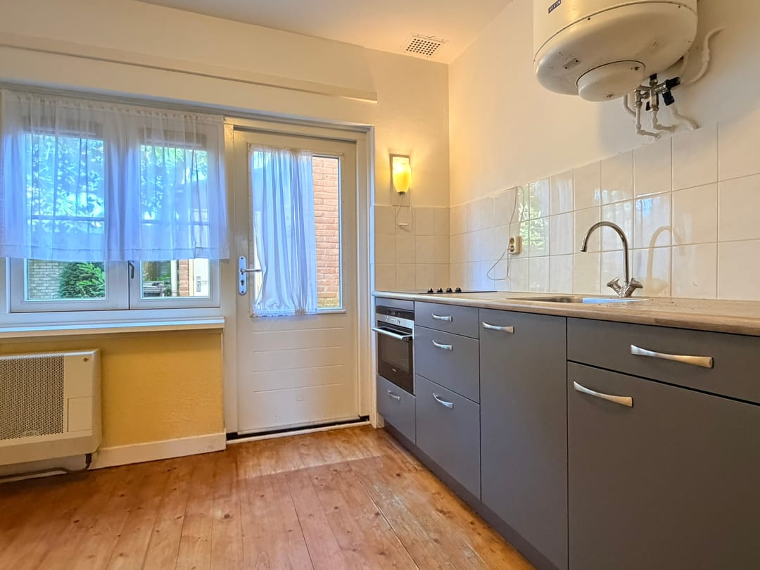 Photo 8 of van Velzenstraat 25
