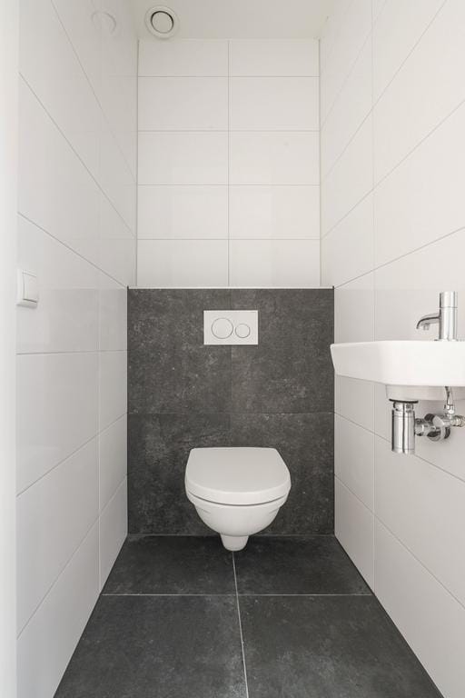 Studio te huur: Broekhovenseweg 82-04, Tilburg