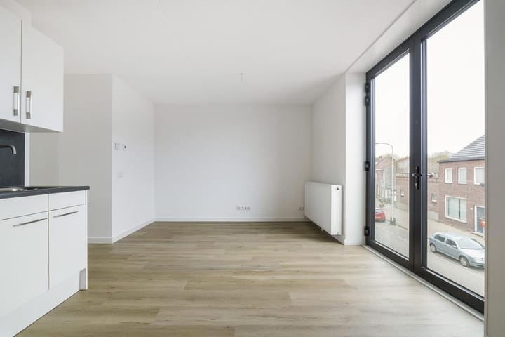 Studio te huur: Broekhovenseweg 82-04, Tilburg
