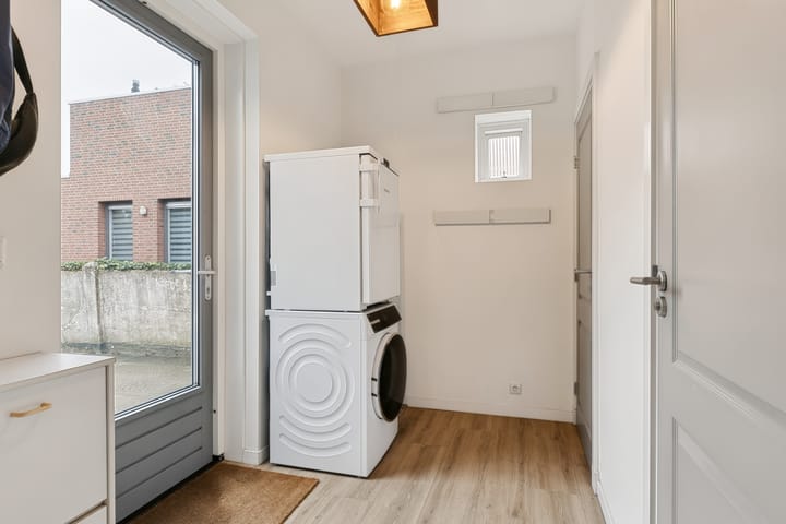 Twee-onder-één-kap te koop: Hoofdstraat 24, Zevenbergschen Hoek (Gem. Moerdijk)