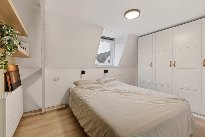 Twee-onder-één-kap te koop: Hoofdstraat 24, Zevenbergschen Hoek (Gem. Moerdijk)
