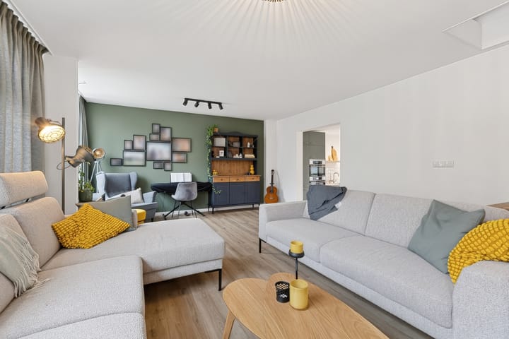 Twee-onder-één-kap te koop: Hoofdstraat 24, Zevenbergschen Hoek (Gem. Moerdijk)