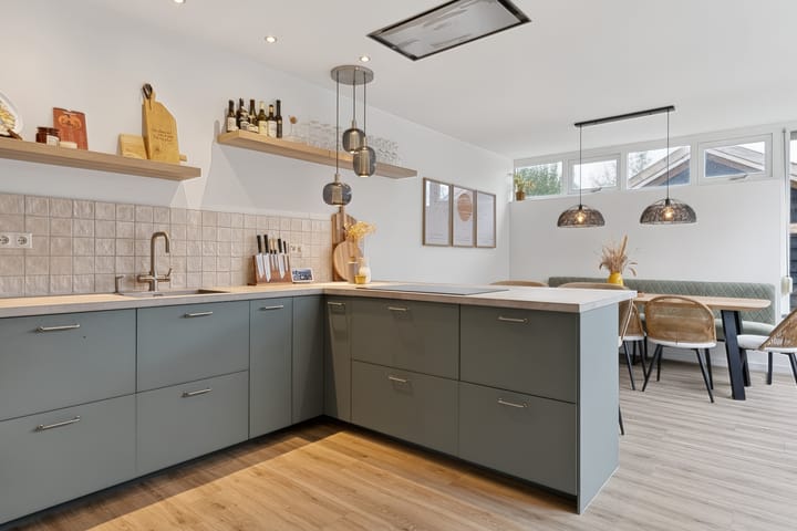 Twee-onder-één-kap te koop: Hoofdstraat 24, Zevenbergschen Hoek (Gem. Moerdijk)