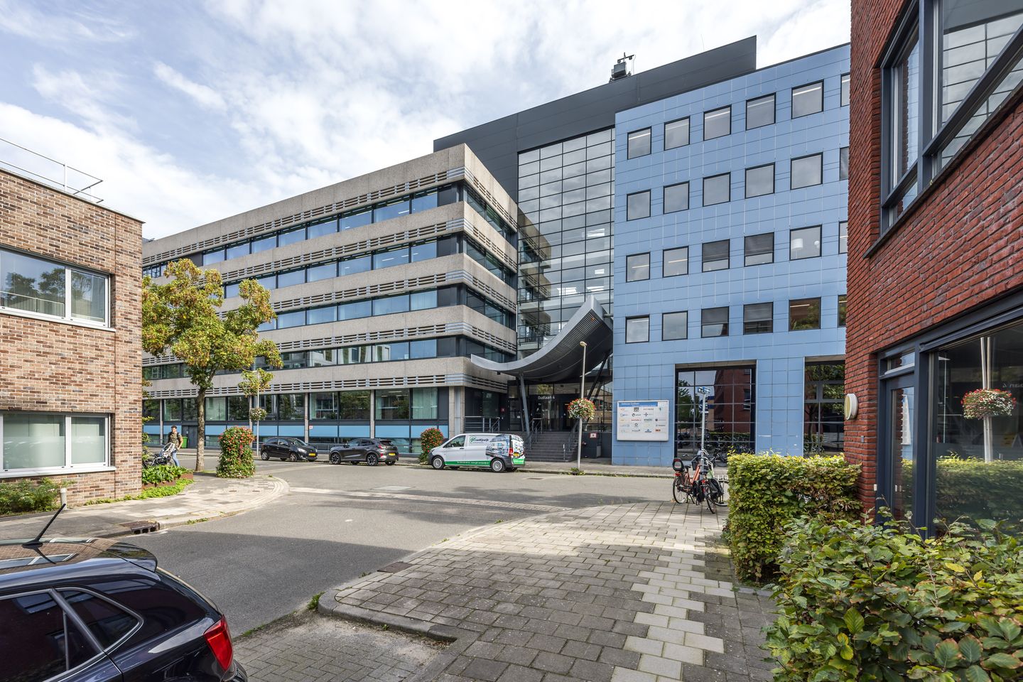 View photo 2 of Oudlaan 4