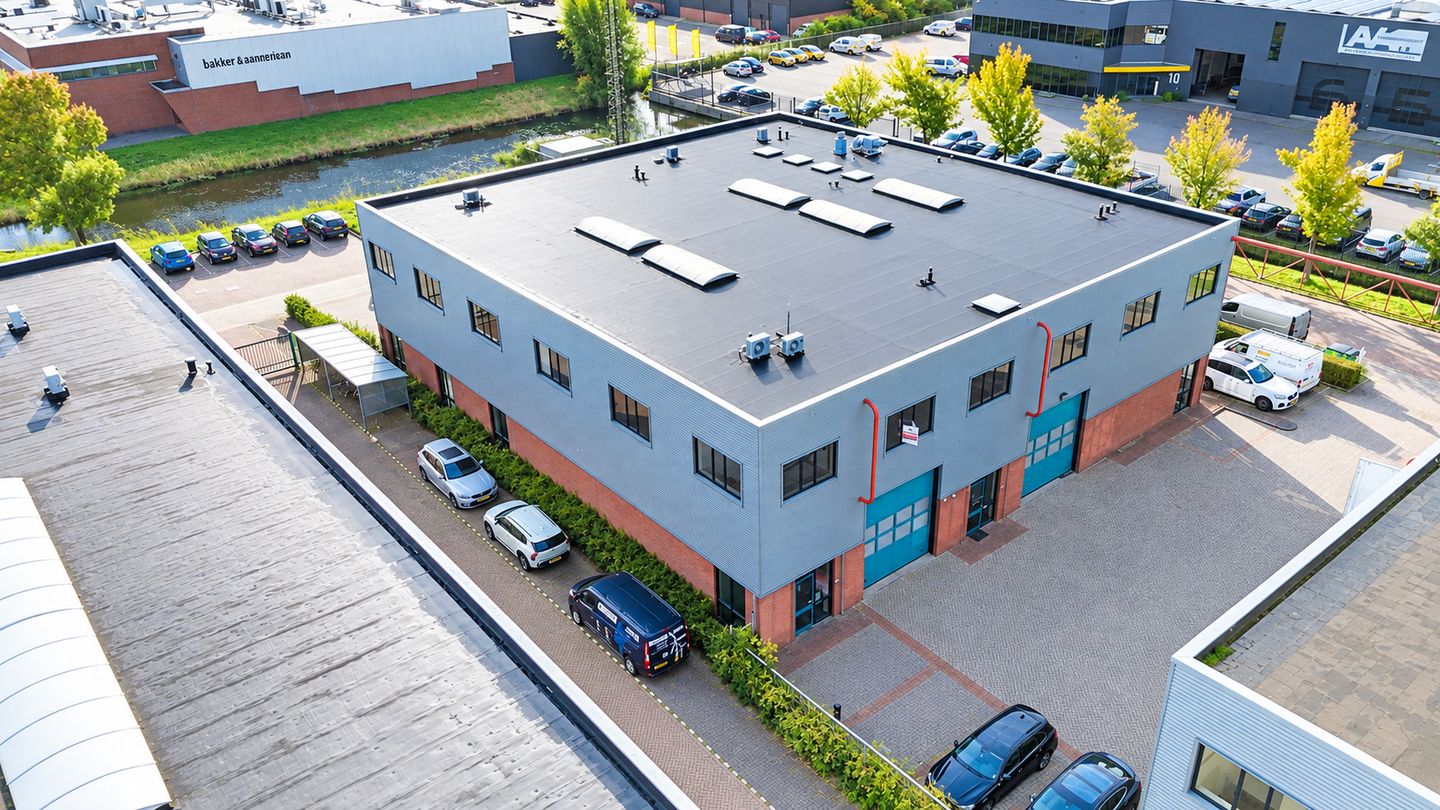 View photo 1 of Lorentzstraat 95