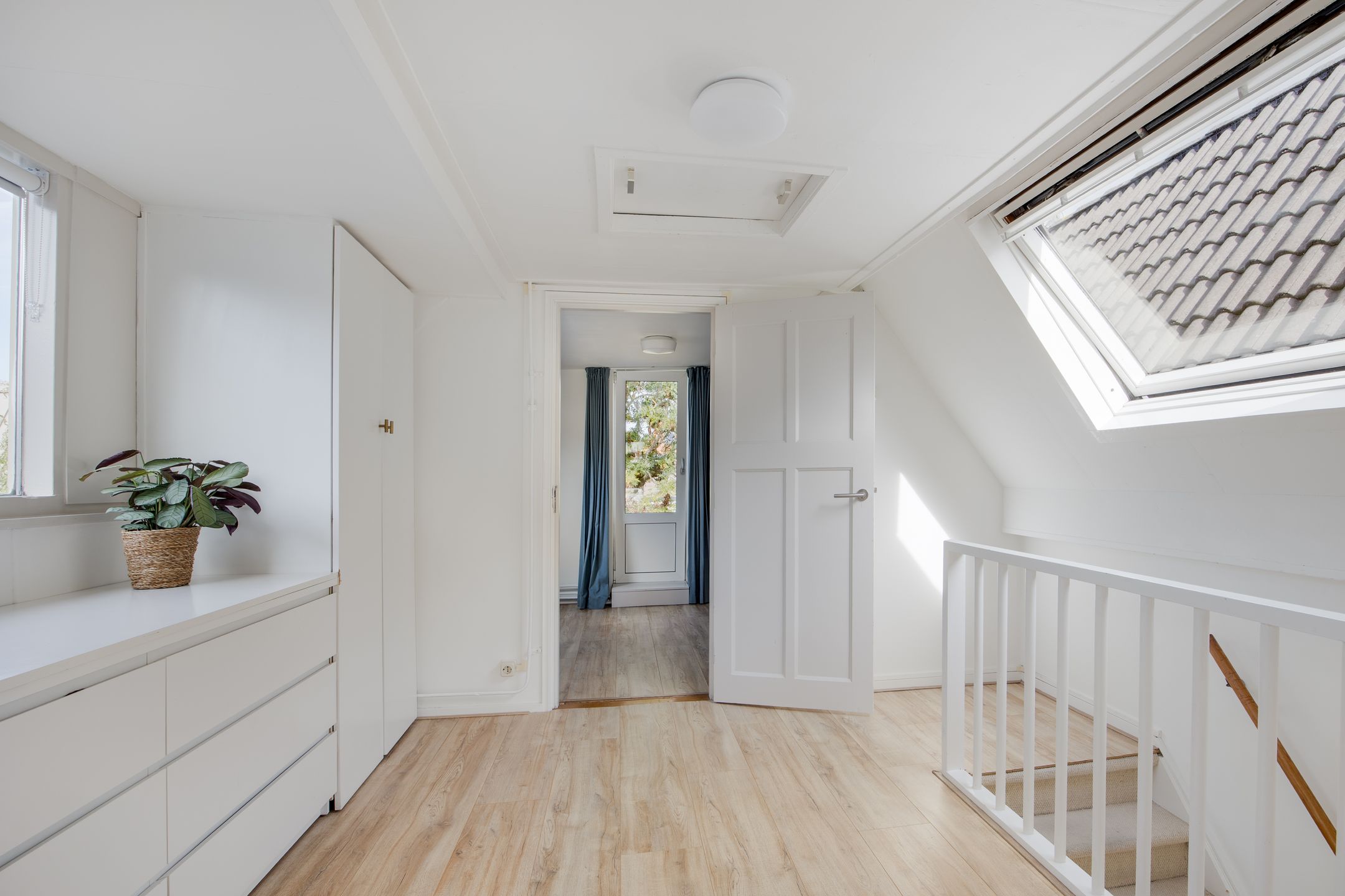 Photo 18 of Waardstraat 37