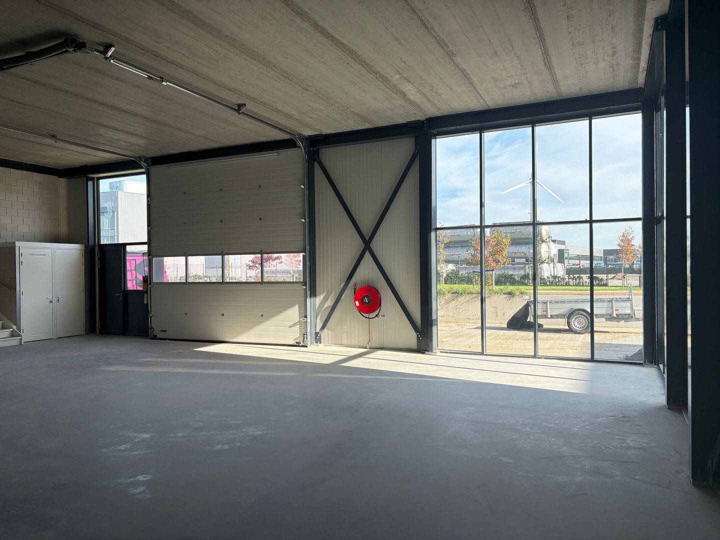 View photo 2 of Honderdland 916