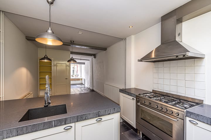 Tussenwoning te koop: Oude Rijn 20, Leiden