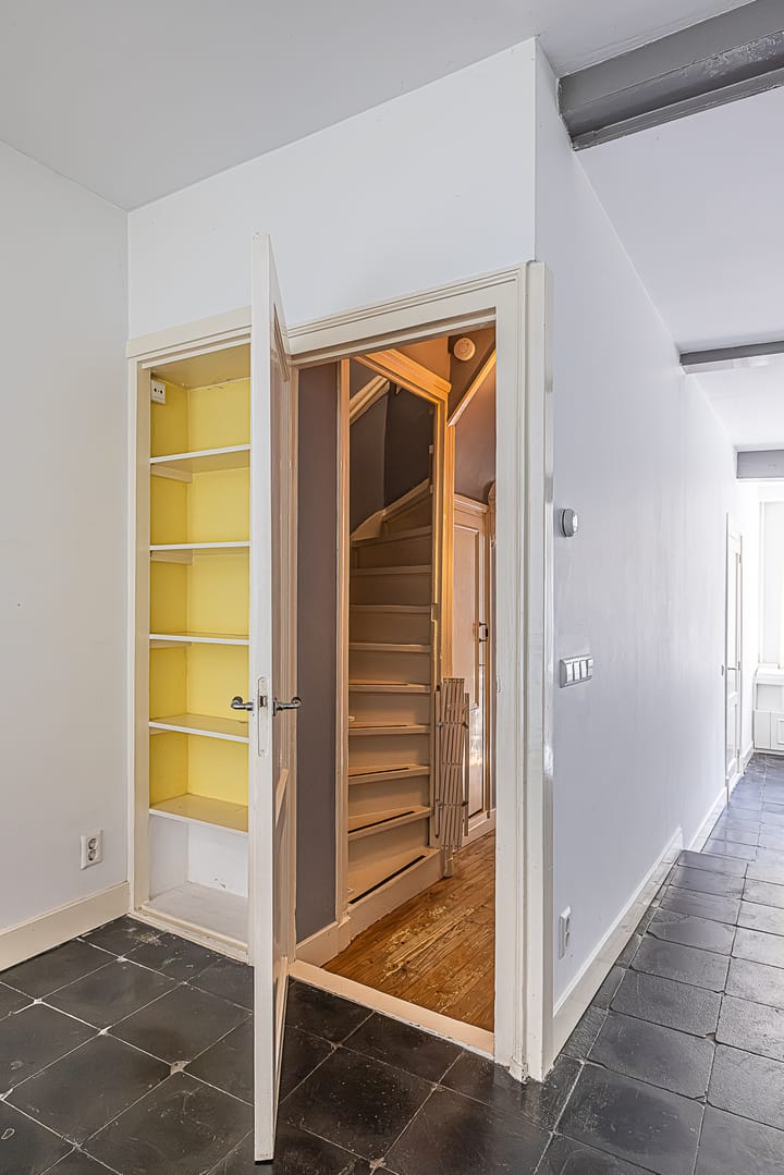 Tussenwoning te koop: Oude Rijn 20, Leiden