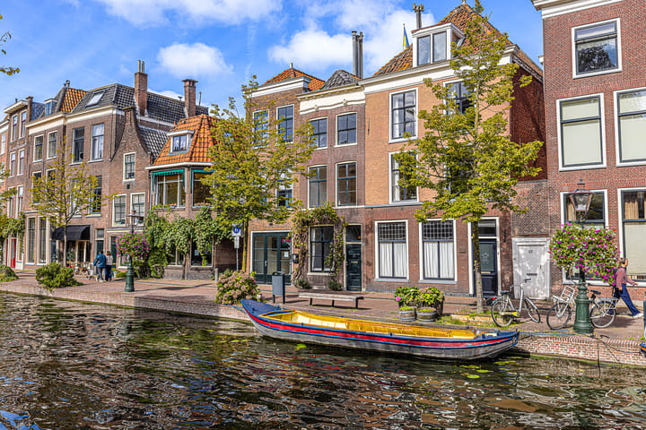 Tussenwoning te koop: Oude Rijn 20, Leiden