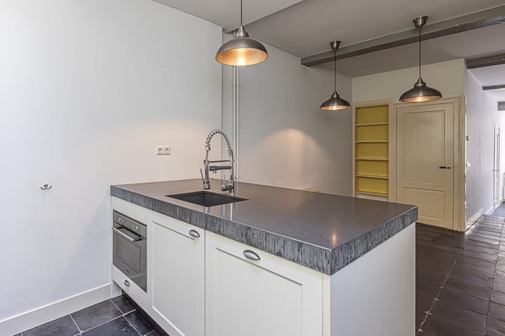 Tussenwoning te koop: Oude Rijn 20, Leiden